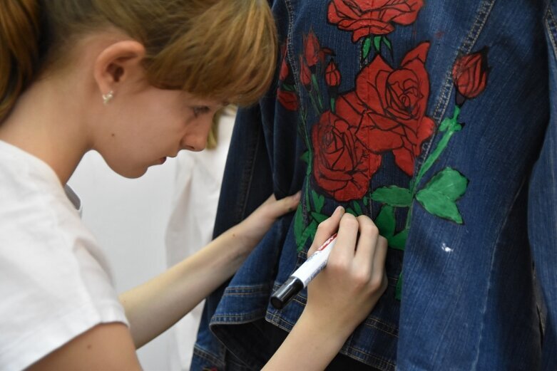  Maja od mody i stylu uczy przerabiać ubrania 