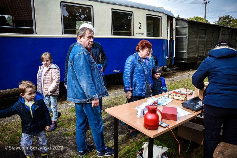  Małą kolejką do Białej Rawskiej [ZDJĘCIA] 