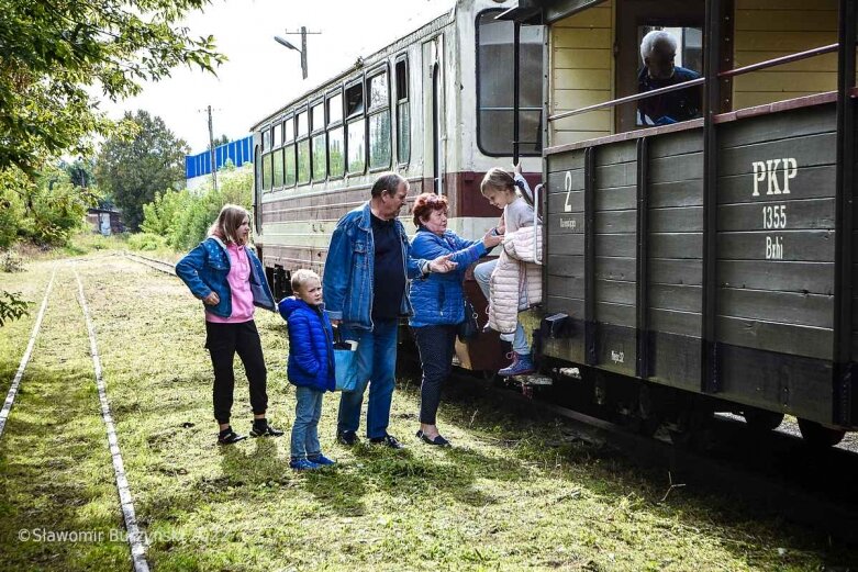  Małą kolejką do Białej Rawskiej [ZDJĘCIA] 