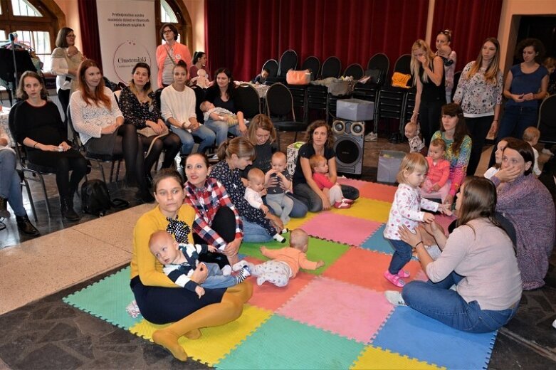  Mamy dowód, że młode mamy nie chcą siedzieć w domach. Zdjęcia i VIDEO 