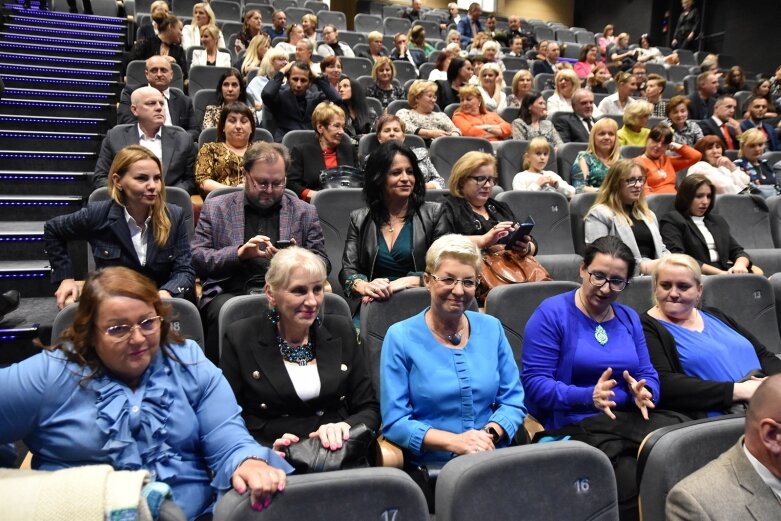  Miejska gala edukacji. Nauczyciele odebrali liczne nagrody i wyróżnienia 