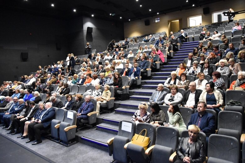  Miejska gala edukacji. Nauczyciele odebrali liczne nagrody i wyróżnienia 