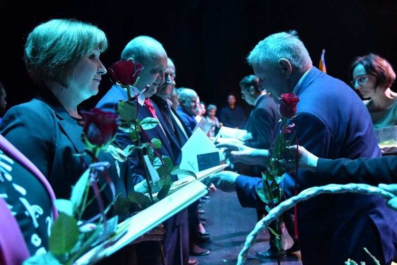  Miejska gala edukacji. Nauczyciele odebrali liczne nagrody i wyróżnienia 