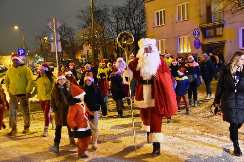  Mikołajkowy marsz coraz liczniejszy 