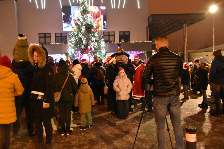  Mikołajkowy marsz coraz liczniejszy 