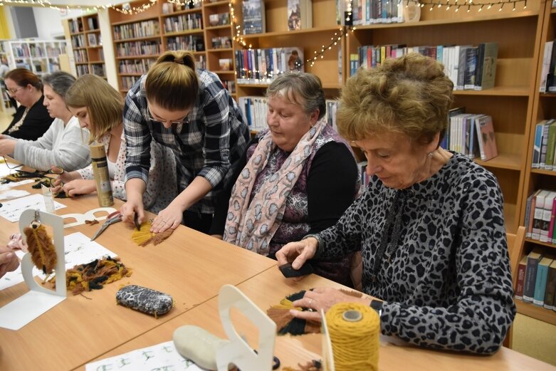  Mszczonów: Wieczór  w bibliotece 