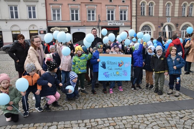  Na niebiesko. Obchody Dnia Świadomości Autyzmu 