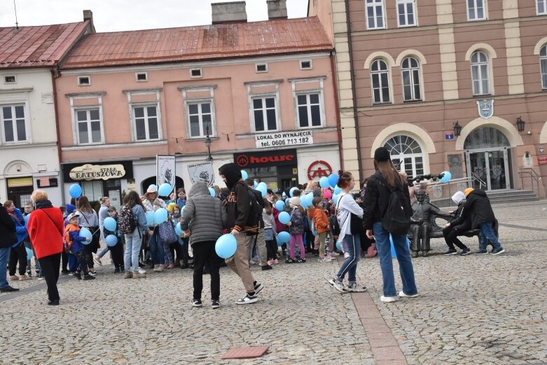  Na niebiesko. Obchody Dnia Świadomości Autyzmu 