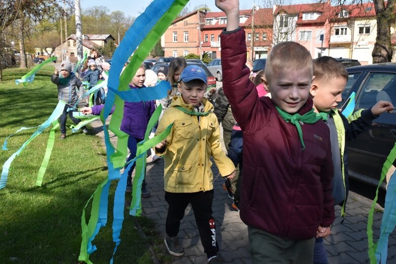  Na ratunek Ziemi! Przedszkolaki przeszły w barwnym happeningu 