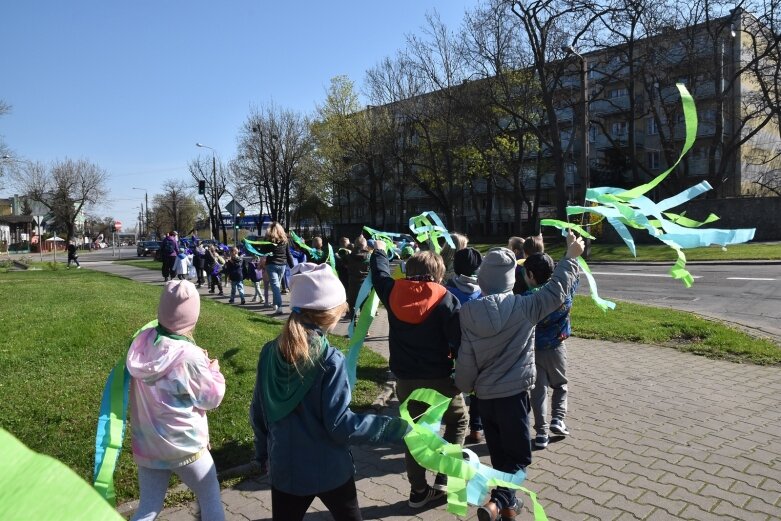  Na ratunek Ziemi! Przedszkolaki przeszły w barwnym happeningu 