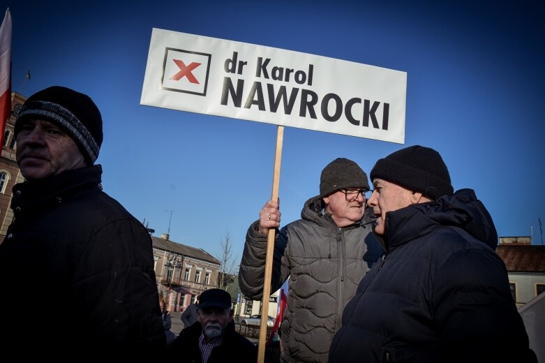  Nawrocki w Skierniewicach: Rafał Trzaskowski zachowuje się jak chorągiewa” 