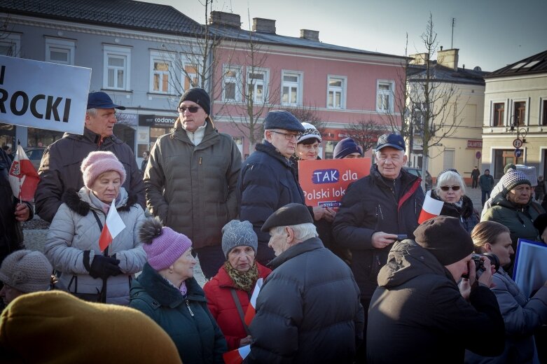  Nawrocki w Skierniewicach: Rafał Trzaskowski zachowuje się jak chorągiewa” 