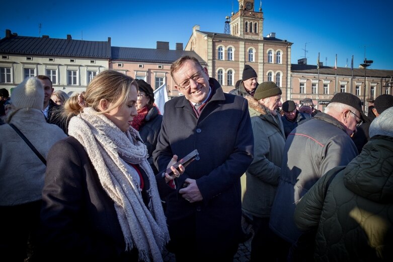  Nawrocki w Skierniewicach: Rafał Trzaskowski zachowuje się jak chorągiewa” 