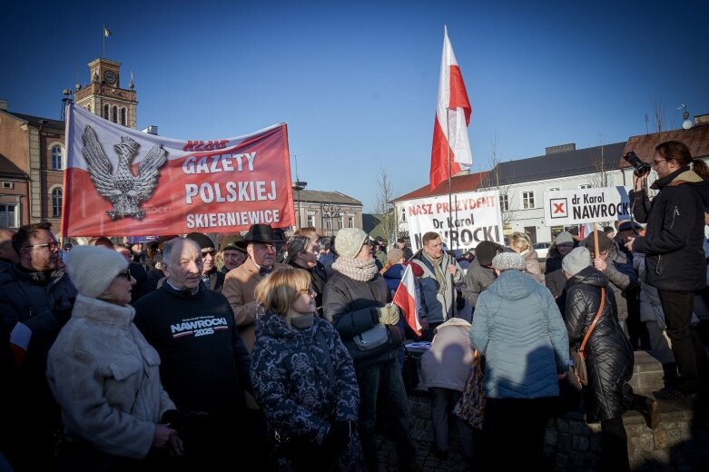  Nawrocki w Skierniewicach: Rafał Trzaskowski zachowuje się jak chorągiewa” 