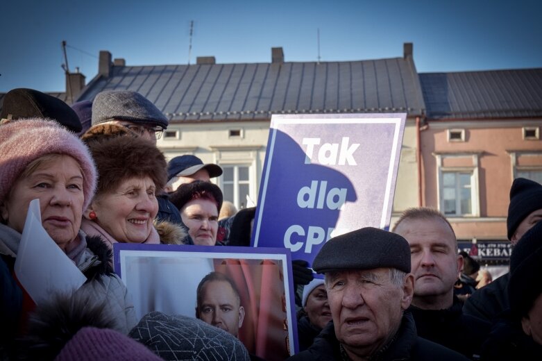  Nawrocki w Skierniewicach: Rafał Trzaskowski zachowuje się jak chorągiewa” 