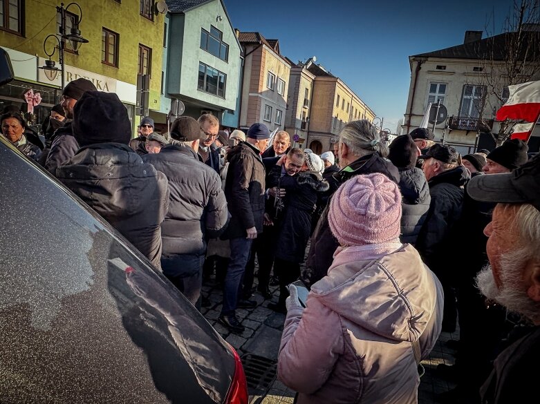  Nawrocki w Skierniewicach: Rafał Trzaskowski zachowuje się jak chorągiewa” 