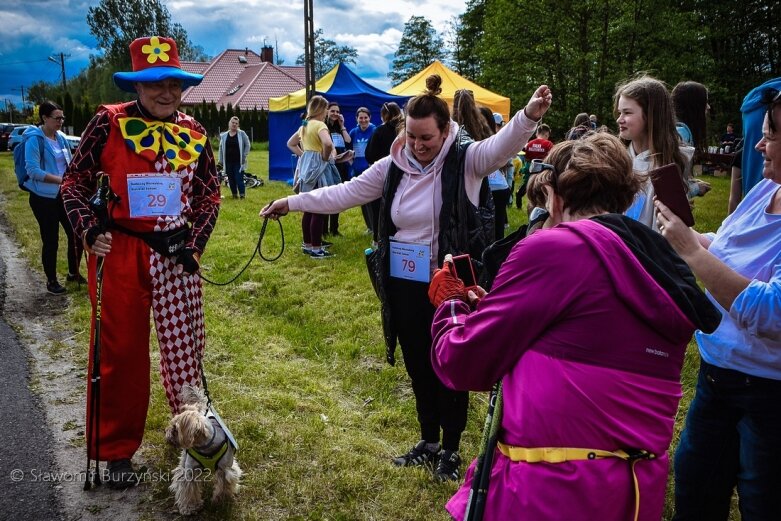  Niedzielny marszobieg bialskim sadami [ZDJĘCIA] 