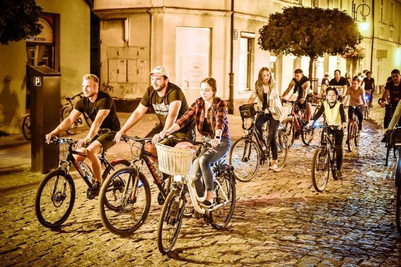 Nocne rowerowanie w Skierniewicach. Jesteś na zdjęciu? [FOTO] 