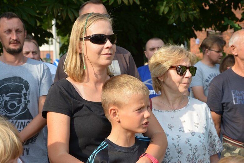  O Godzinie W stanęli pod pomnikiem tych, którzy przelewali krew 