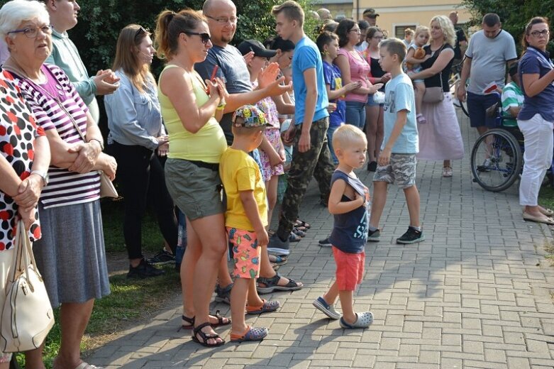  O Godzinie W stanęli pod pomnikiem tych, którzy przelewali krew 