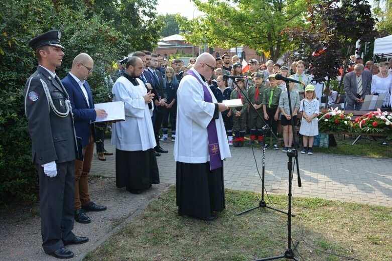  O Godzinie W stanęli pod pomnikiem tych, którzy przelewali krew 