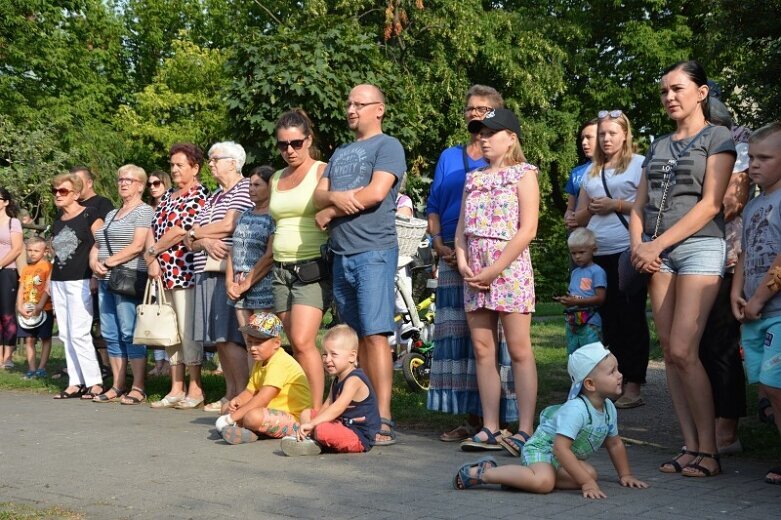  O Godzinie W stanęli pod pomnikiem tych, którzy przelewali krew 