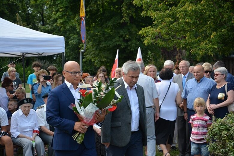  O Godzinie W stanęli pod pomnikiem tych, którzy przelewali krew 