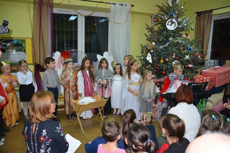  Ogrom prezentów, a radości jeszcze więcej. Tutaj kochają dzieci. Zdjęcia i VIDEO 