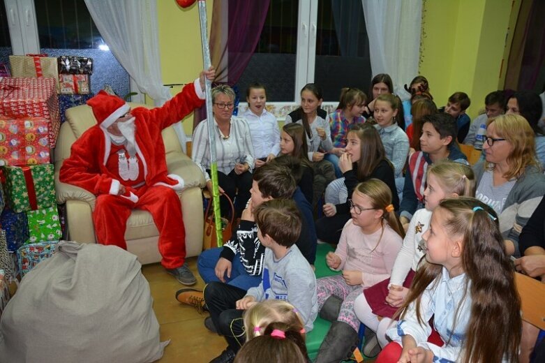  Ogrom prezentów, a radości jeszcze więcej. Tutaj kochają dzieci. Zdjęcia i VIDEO 