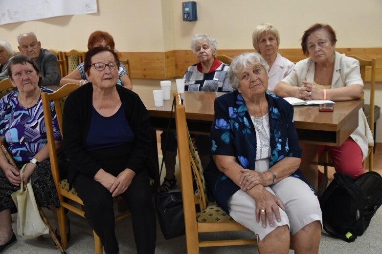  Opaski medyczne trafiły do seniorów 