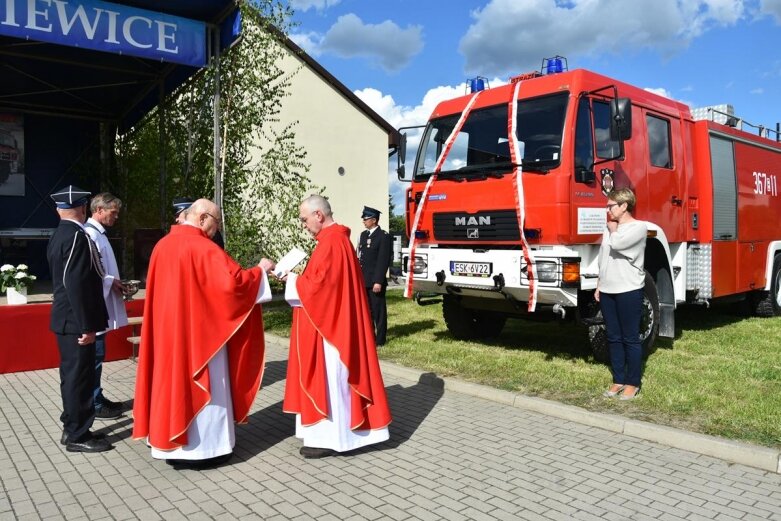  OSP Miedniewice doczekało się wozu strażackiego 