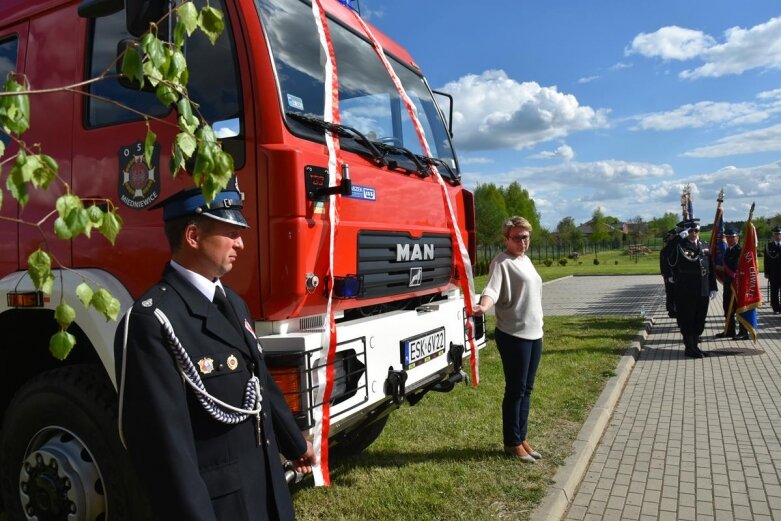  OSP Miedniewice doczekało się wozu strażackiego 