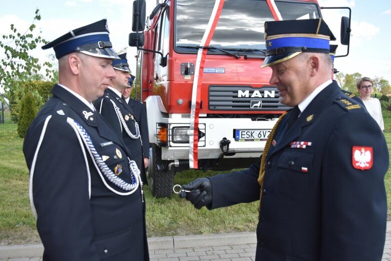  OSP Miedniewice doczekało się wozu strażackiego 