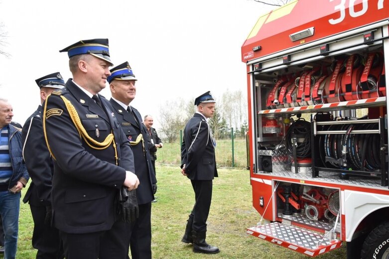  OSP Samice ma nowe auto 