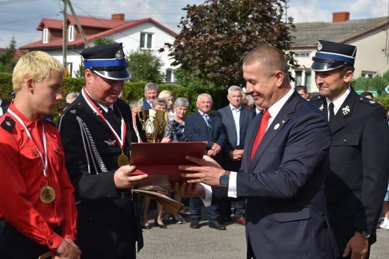  OSP Wysokienice ma nowy wóz strażacki 