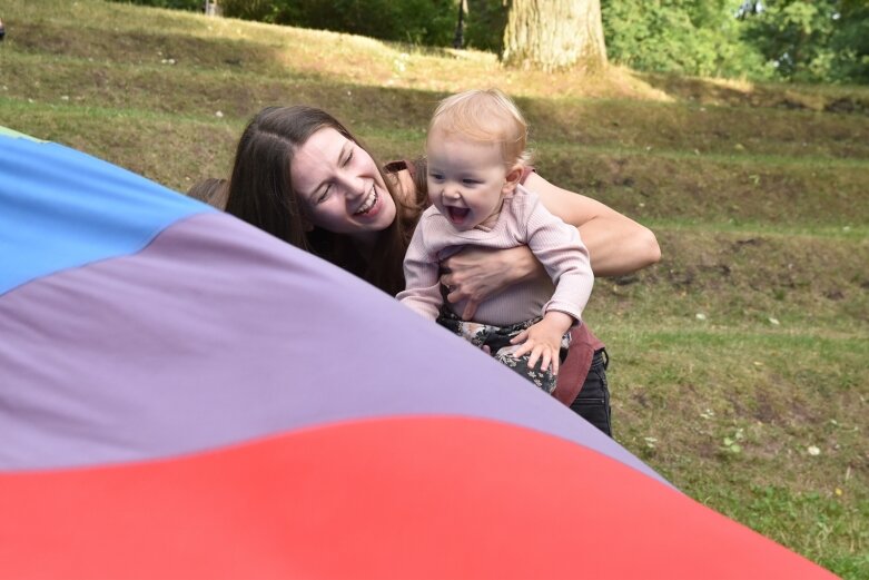  Pani Muzyka znów bawiła się z dziećmi w parku 