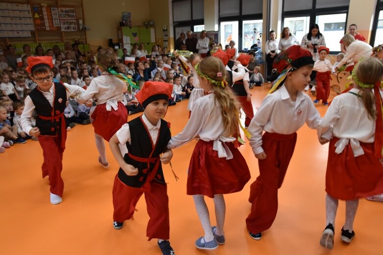  Patriotyzmu uczą się w przedszkolu 