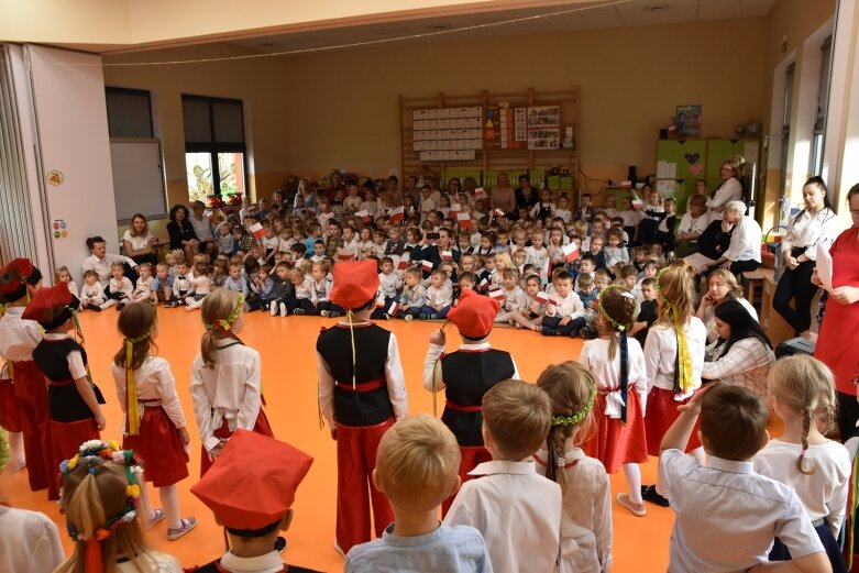  Patriotyzmu uczą się w przedszkolu 