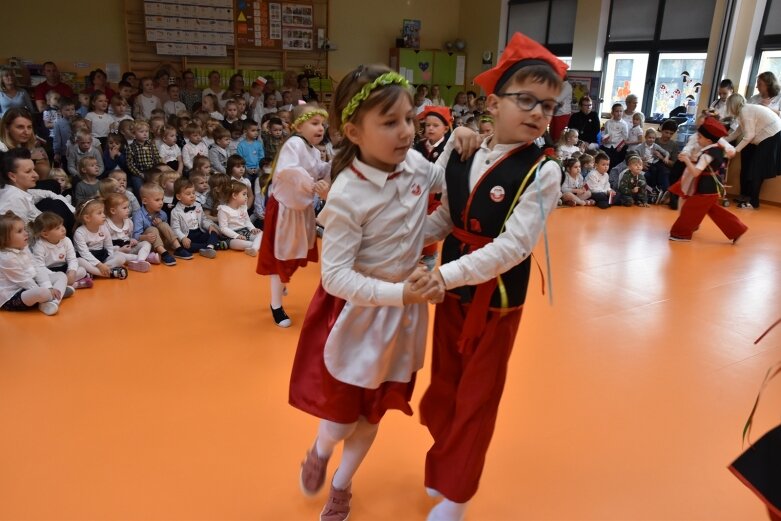  Patriotyzmu uczą się w przedszkolu 