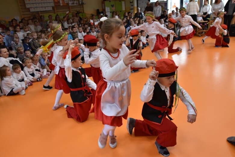  Patriotyzmu uczą się w przedszkolu 