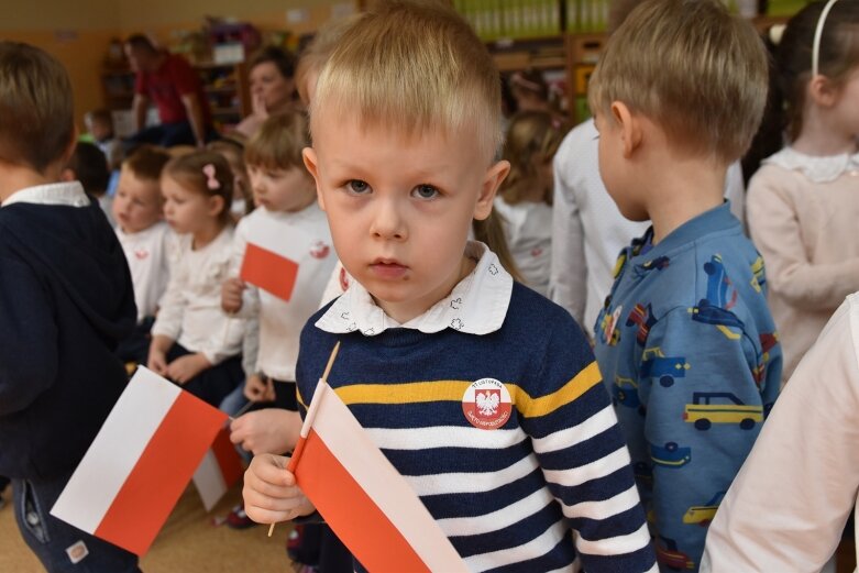  Patriotyzmu uczą się w przedszkolu 