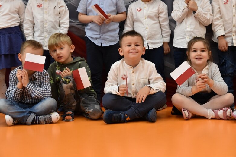  Patriotyzmu uczą się w przedszkolu 