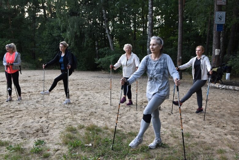  Pełen relaks w leśnej scenerii, czyli spacery Nordic Walking w Mszczonowie 