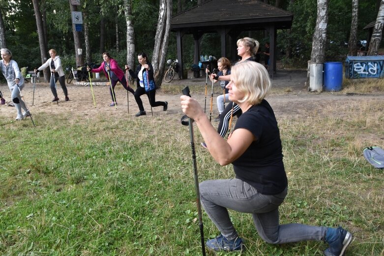  Pełen relaks w leśnej scenerii, czyli spacery Nordic Walking w Mszczonowie 