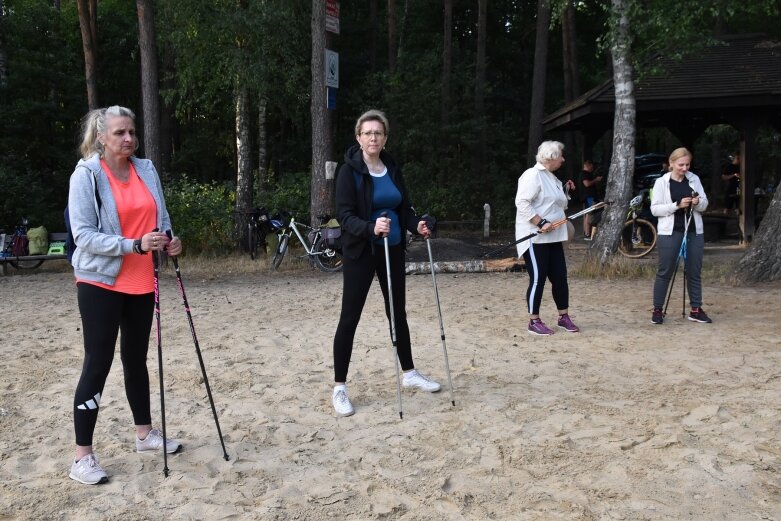  Pełen relaks w leśnej scenerii, czyli spacery Nordic Walking w Mszczonowie 