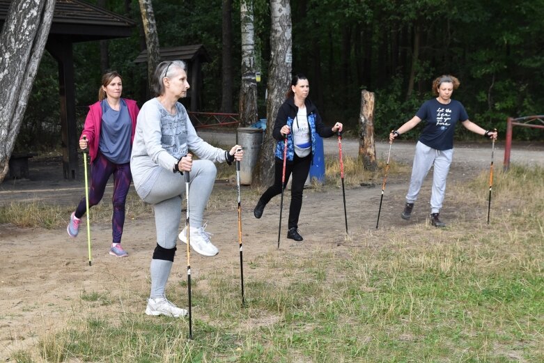  Pełen relaks w leśnej scenerii, czyli spacery Nordic Walking w Mszczonowie 