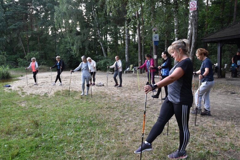  Pełen relaks w leśnej scenerii, czyli spacery Nordic Walking w Mszczonowie 