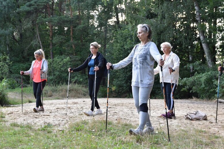  Pełen relaks w leśnej scenerii, czyli spacery Nordic Walking w Mszczonowie 