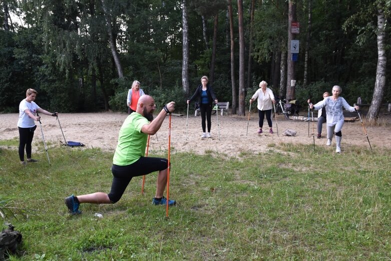  Pełen relaks w leśnej scenerii, czyli spacery Nordic Walking w Mszczonowie 