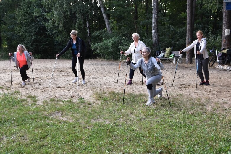  Pełen relaks w leśnej scenerii, czyli spacery Nordic Walking w Mszczonowie 